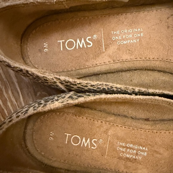 TOMS Cheetah Pattern Women's Flats - Picture 2 of 3